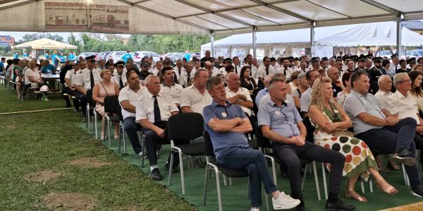 FOTO in VIDEO: Na gasilski veselici zabavno s Poskočnimi muzikanti