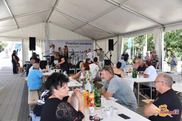 FOTO in VIDEO: S Tarapana bandom proslavili 9. obletnico Vinariuma