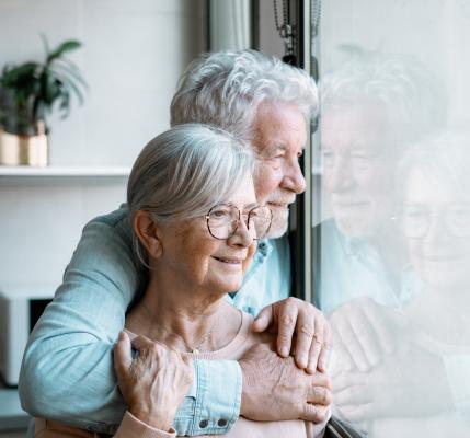 Starajoča se družba: Slovenija beleži skokovit porast števila stoletnikov