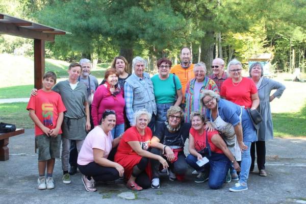 FOTO: Na Bukovniškem jezeru ustvarjali na likovno-rezbarski koloniji