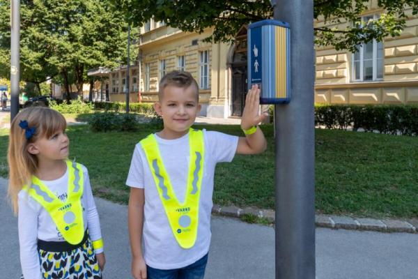 Policisti ujeli skoraj 500 prehitrih voznikov, trije prevažali otroke vinjeni