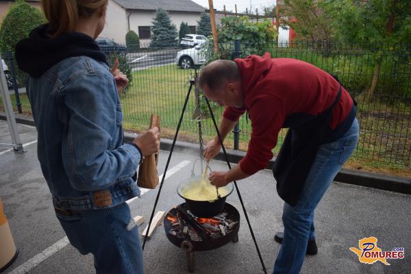 FOTO: V Puconcih zadišalo po dödolih in drugih prekmurskih dobrotah