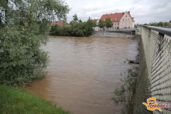 Vremenske razmere povzročajo nevšečnosti, reka Mura bo še naraščala 
