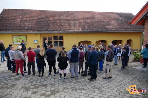 FOTO: Na Koreniki slovesno predali defibrilator