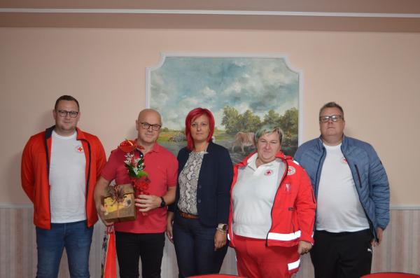 FOTO: Ob krvodajalski akciji sprejeli Branka Raja, ki je že stotič daroval kri