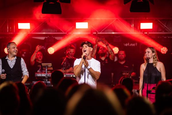 FOTO in VIDEO: Blue planet z glasbenimi gosti proslavil že 25 let delovanja 