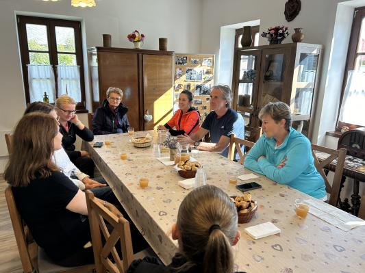 FOTO: Sledi dediščine: Po porabski križevi poti skozi slovenska naselja