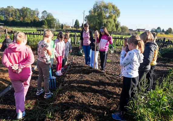 FOTO: Na Prekmurski vzorčni kmetiji pripravili posebno doživetje za tretješolce 