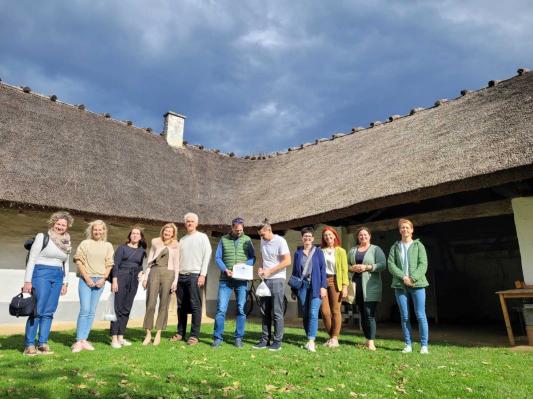 FOTO: Od peke perecev do poslikave keramike