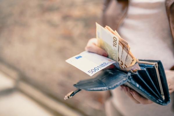 Višji letni dodatek za upokojence in invalide: najvišji znesek 465 evrov