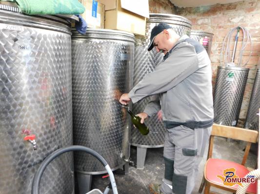 FOTO: Pretok mošta na Brglezovi domačiji v Mali Polani