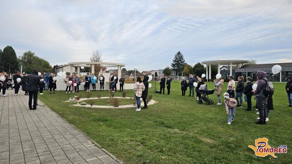 FOTO: Bele balone v znak spomina letos tretjič spustili tudi v Murski Soboti