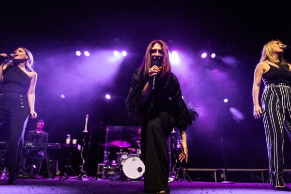 FOTO: Eva Boto z gosti navdušila v Gledališču Park