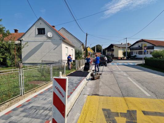 FOTO:  Zaključena rekonstrukcija pločnika v Kobilju: Nov korak k večji varnosti