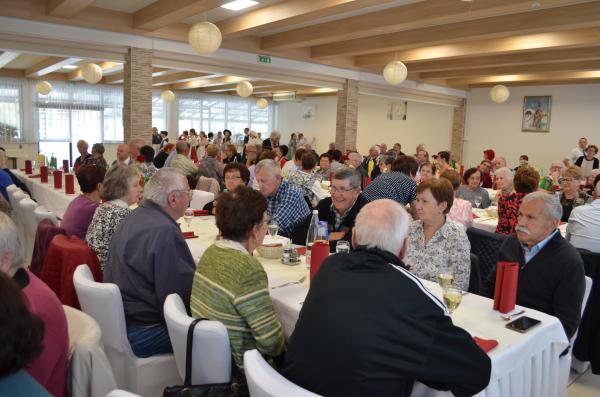 FOTO: Učenci OŠ Odranci obogatili praznovanje Mednarodnega dne starejših