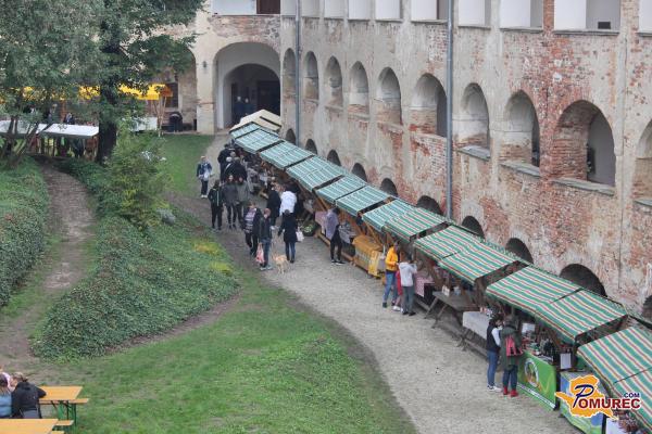 FOTO in VIDEO: S pestrim programom in lokalno ponudbo navdušil 18. Grajski bazar