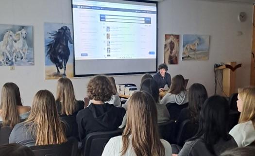 FOTO: Dijaki spoznali pomen knjižnične pismenosti v Murski Soboti