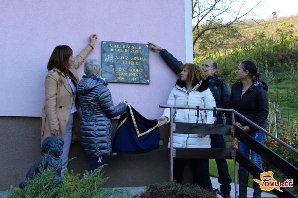 FOTO in VIDEO: V Slamnjaku odkrili spominsko ploščo ljudskemu godcu Alojzu Grnjaku