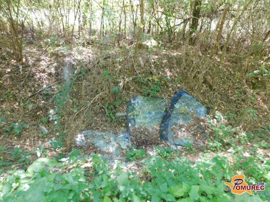 FOTO: Domačini jezni zaradi odpadkov v naravi