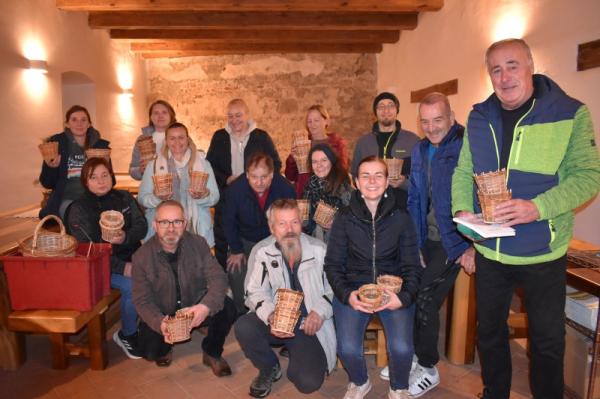 FOTO: Oživljanje tradicije pletenja košar na Goričkem