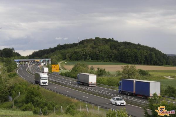 Na cestah ob koncu počitnic pričakovan gost promet in zastoji