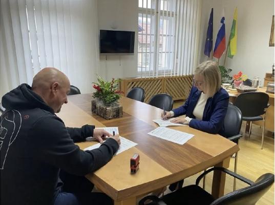 V tej občini so podpisali pogodbo za izgradnjo laboratorija v zdravstvenem domu
