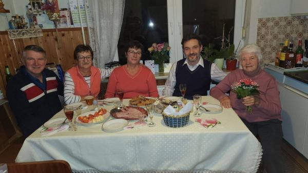 Obisk župana občine Apače pri jubilantih v Mahovcih