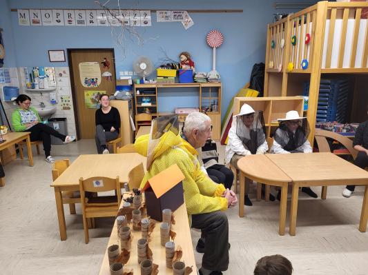 FOTO: Otroci v Občini Puconci uživali v tradicionalnem slovenskem zajtrku