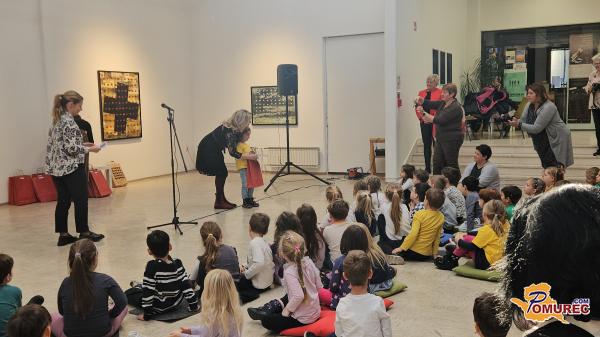 FOTO: Otvoritev razstave in podelitev nagrad mladim ustvarjalcem v Galeriji Murska Sobota