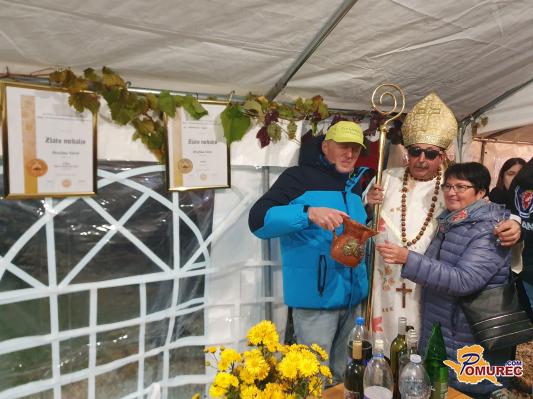 FOTO: Martinovanje pri medgeneracijskem centru v Brezovici