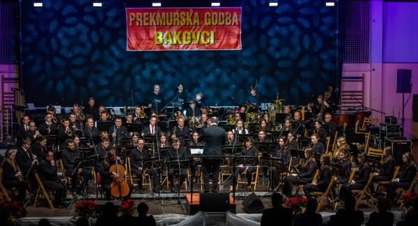 Vrhunski glasbeni večer s Prekmursko godbo Bakovci in Omarjem Naberjem