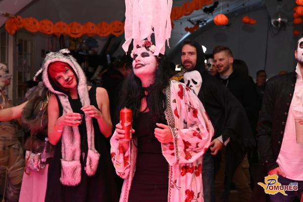 FOTO in VIDEO: MIKK ponovno oživel s strašnimi ritmi in plesom za Noč čarovnic