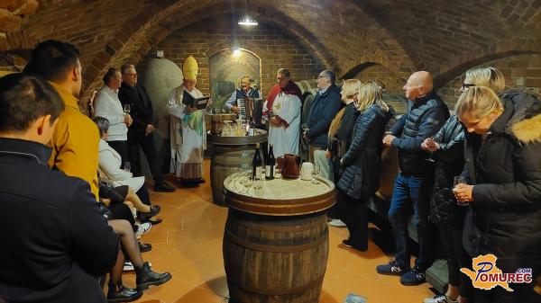 Martinovanje v vinski kleti na turistični kmetiji Puhan 