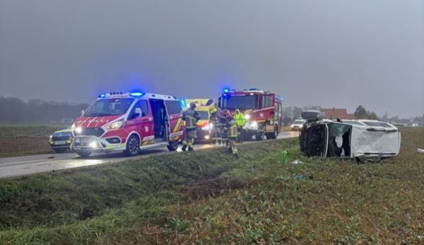 FOTO: Zaradi dveh prometnih nesreč popolna zapora cest