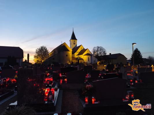 FOTO: Na pokopališčih so zasvetile sveče