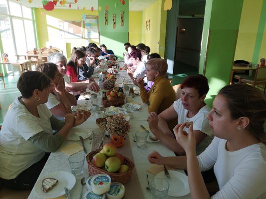 FOTO: Slovenski zajtrk povezal stanovalce in zaposlene v Domu Kuzma