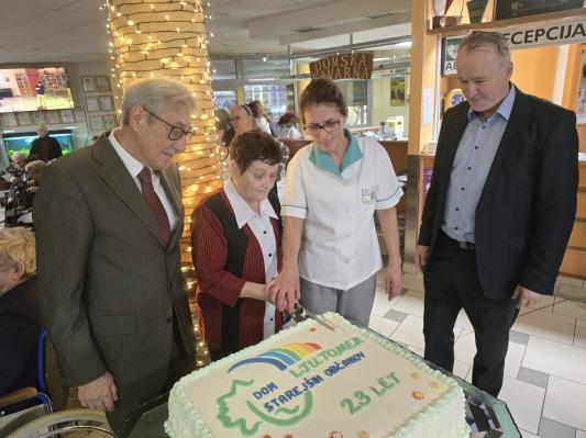 FOTO: Dom starejših občanov Ljutomer upihnil 23. svečko