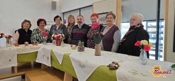 FOTO in VIDEO: Puconci otvorili praznični čas z adventno razstavo