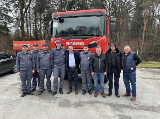 FOTO: V Dolini bogatejši za novo gasilsko opremo