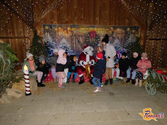 FOTO: Tako je izgledal božični večer pri jaslicah pred cimprano hišo v Lipi