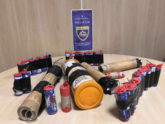 Najdeni pirotehnični izdelki na stadionu