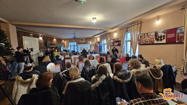 FOTO: Vključevanje Romov v politiko in družbo skozi projekt ACE