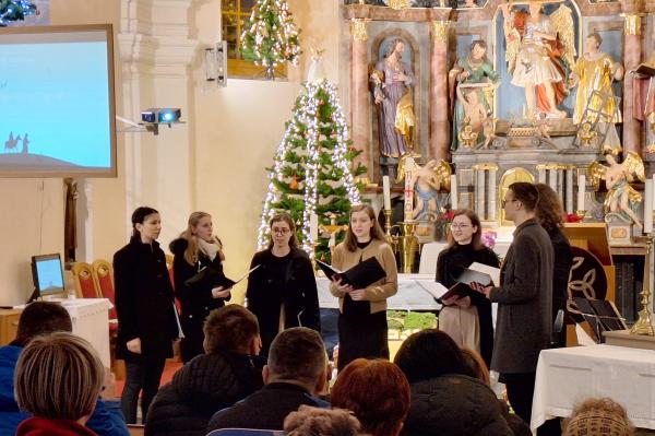 FOTO: Božični koncert v Veržeju napolnil srca obiskovalcev