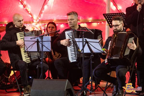 FOTO in VIDEO: Soboški harmonikarski orkester navdušil obiskovalce