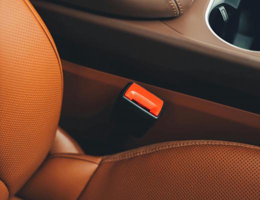 Zaradi suma rakotvornosti odsvetujejo nakup tega otroškega varnostnega sedeža