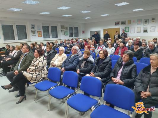 FOTO: Odmevala je lepa domača ljudska pesem 