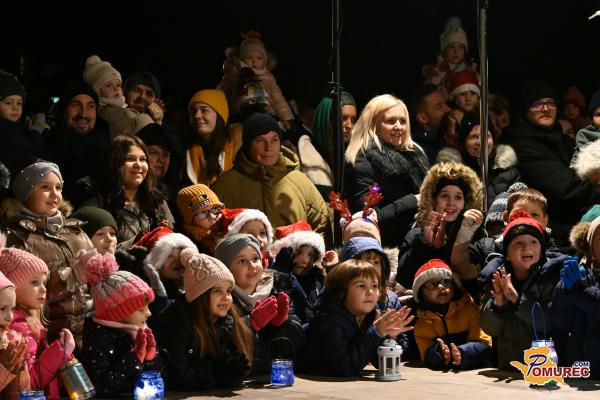 FOTO in VIDEO: Kako je dedek Mraz očaral otroke v Murski Soboti?