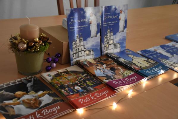 FOTO: Stopinje, knjiga, ki povezuje Pomurje in zgodbe ljudi