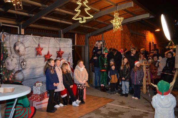 FOTO: V Odrancih potekalo fotografiranje z Božičkom