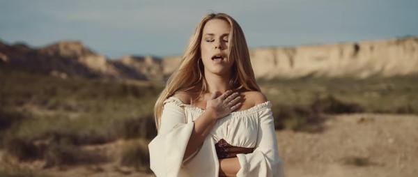 VIDEO: Nika Zorjan predstavila novi videospot